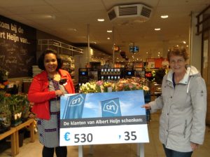Flessenactie AH Muziekwijk brengt 530,35 op.